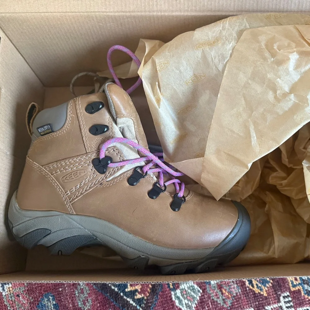 KEEN "Pyrenees" Never Worn NWT Hiking Boots - Picture 2 of 10
